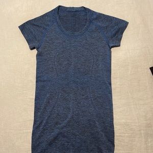 Lulu lemon T-shirt. Blue. Fitted. Excellent condition
